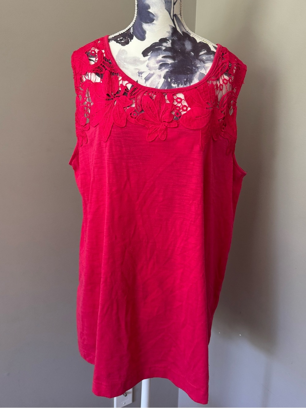 In Every Story Women’s Red Floral Lace Tank Top
